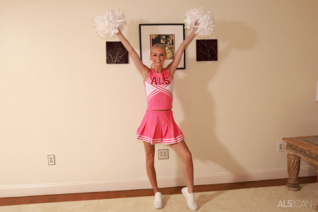 Blondy cheerleader Payton Avery spreads her long legs after getting bareback naked - #910019